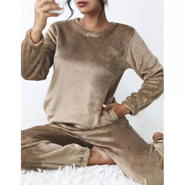 Ekouaer 2023 Women Fleece Pajama Sets Long Sleeve Tops and Pants PJ Sets Joggers Plush Loungewear Sleepwear S3XLBrown