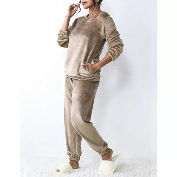 Ekouaer 2023 Women Fleece Pajama Sets Long Sleeve Tops and Pants PJ Sets Joggers Plush Loungewear Sleepwear S3XLBrown