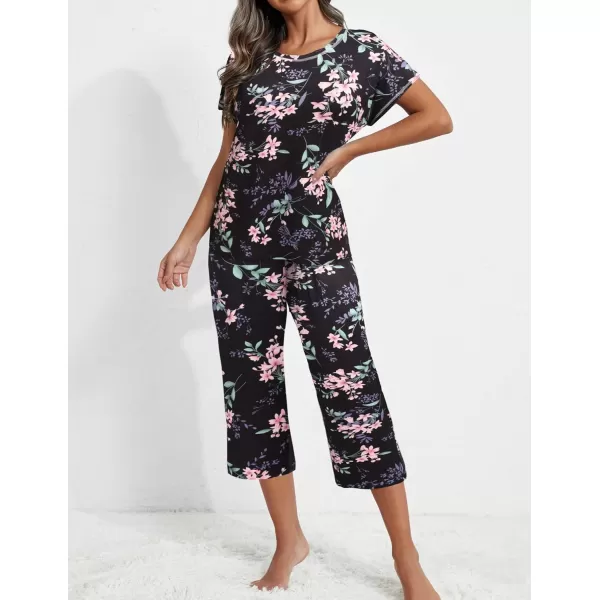 Ekouaer Womens Capri Pajama Sets Floral Print Short Sleeve Sleepwear Top and Capri Pants 2 Piece Loungewear with PocketsBlack Big Flowers