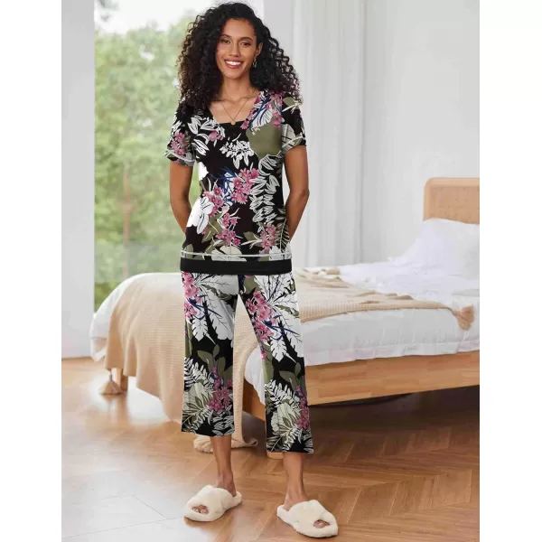 Ekouaer Womens Pajama Set Short Sleeve Shirt and Capri Pants Sleepwear Pjs Sets Soft SleepwearBlack Floral