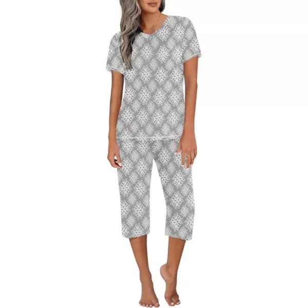 Ekouaer Womens Sleepwear Capri Pajama Sets Short Sleeve TwoPiece Pjs V Neck Tops amp Capri Pants with Pockets S3XLPat7light Green Flower