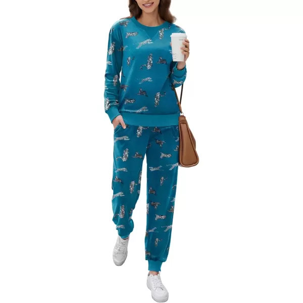 imageEkouaer Womens Pajamas Sets Velvet Long Sleeve Jogger Pjs Soft Sleepwear 2 Piece Lounge Sets Casual TracksuitsLeopard Green