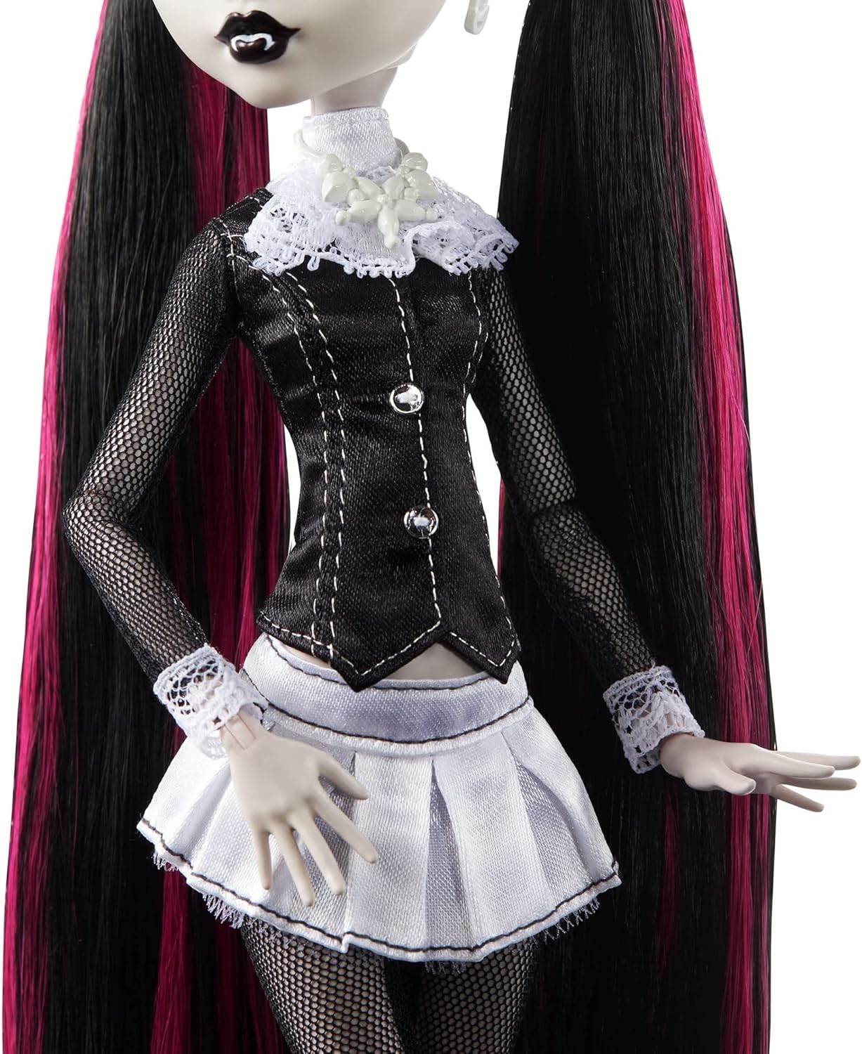 Monster High Doll, Draculaura in Black and White, Reel Drama Collector ...