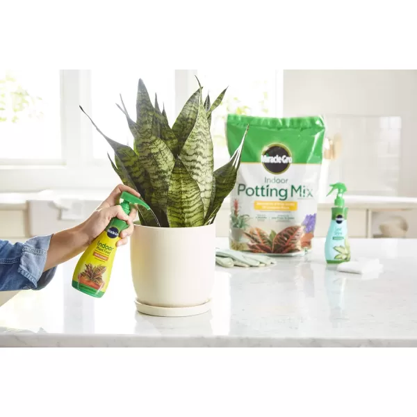 Miracle-Gro Indoor Potting Mix, Grows beautiful Houseplants, 6 qt. 