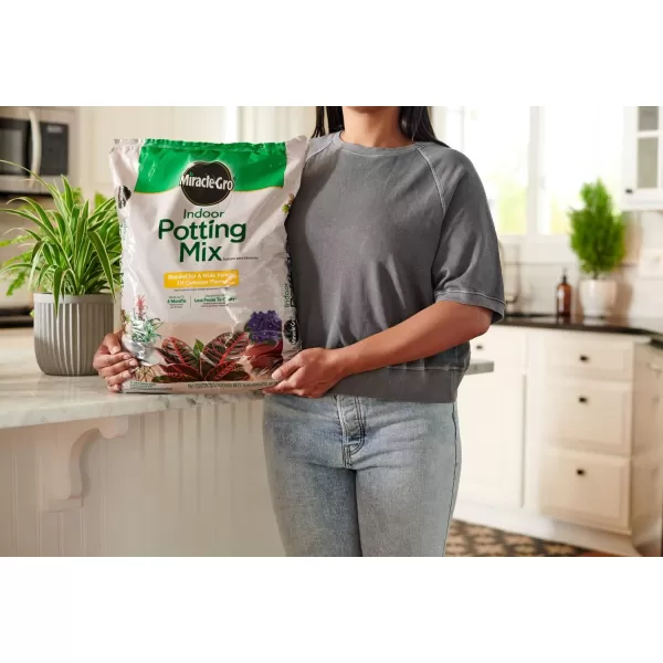 Miracle-Gro Indoor Potting Mix, Grows beautiful Houseplants, 6 qt. 