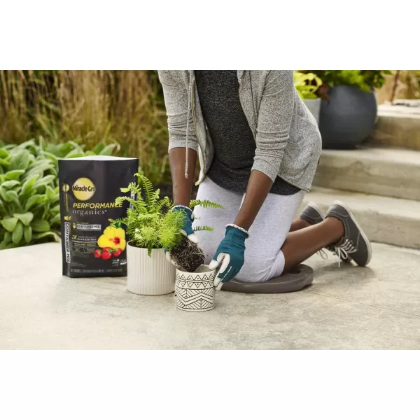 Miracle-Gro Performance Organics All Purpose Container Mix, 6 qt. - Organic, All Natural Plant Soil - Feed for up to 3 Months - All-Purpose Formula for Vegetables, Flowers and Herbs)