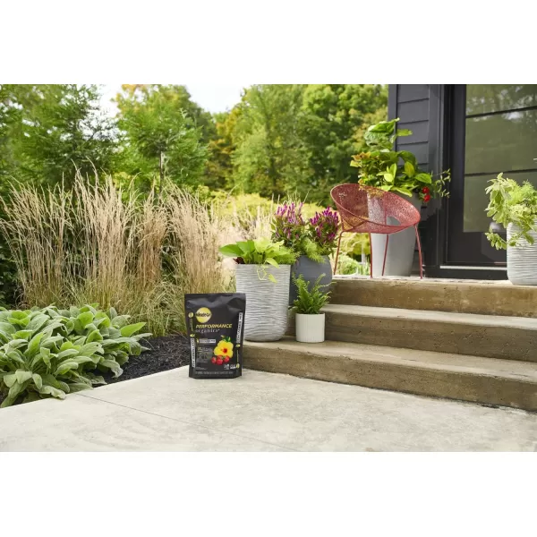 Miracle-Gro Performance Organics All Purpose Container Mix, 6 qt. - Organic, All Natural Plant Soil - Feed for up to 3 Months - All-Purpose Formula for Vegetables, Flowers and Herbs)