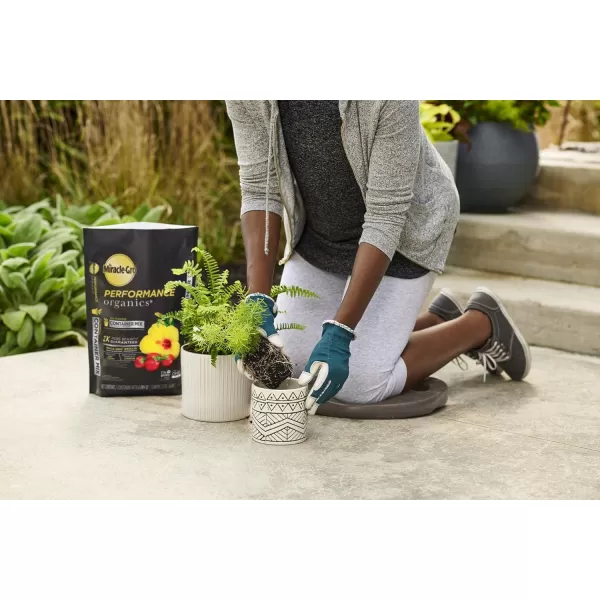 Miracle-Gro Performance Organics All Purpose Container Mix, 6 qt. - Organic, All Natural Plant Soil - Feed for up to 3 Months - All-Purpose Formula for Vegetables, Flowers and Herbs