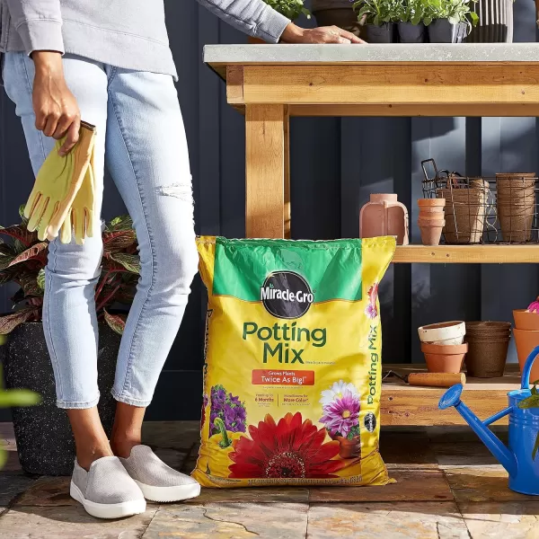 Miracle-Gro Potting Mix, 8 qt. 