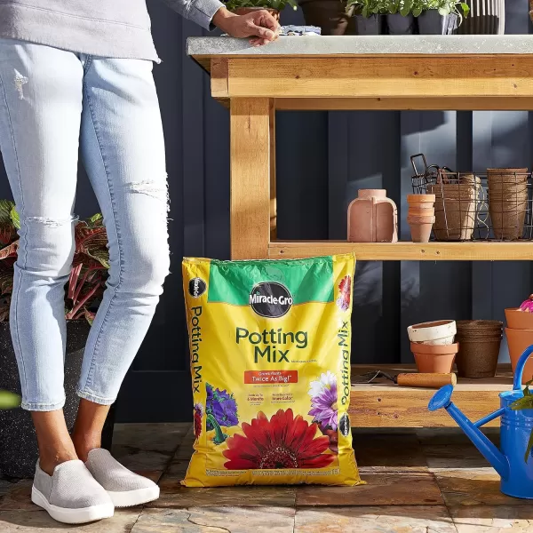 Miracle-Gro Potting Mix, 8 qt. 