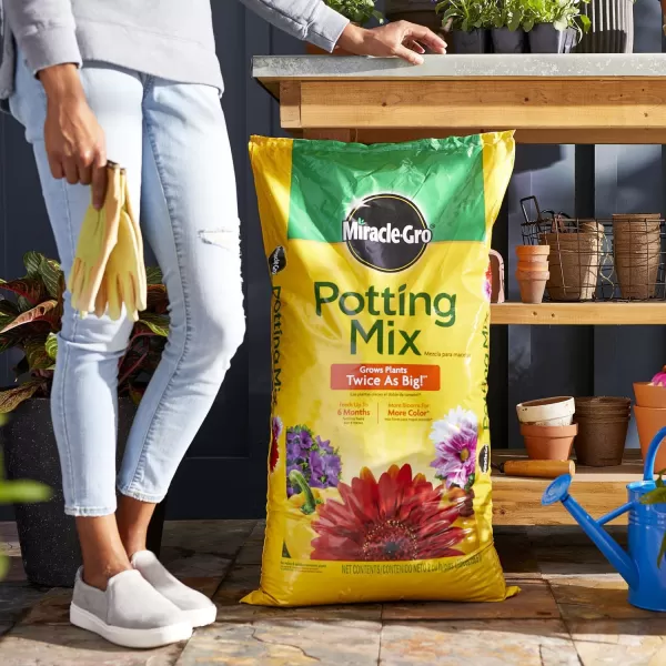 Miracle-Gro Potting Mix, 8 qt. 