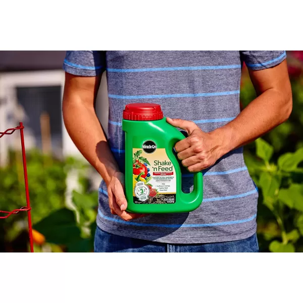 Miracle-Gro Shake 'N Feed Tomato, Fruit &amp; Vegetable Plant Food, Plant Fertilizer, 4.5 lbs. 
