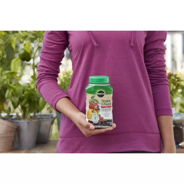 Miracle-Gro Shake 'N Feed Tomato, Fruit &amp; Vegetable Plant Food, Plant Fertilizer, 4.5 lbs. 