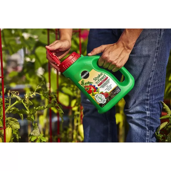 Miracle-Gro Shake 'N Feed Tomato, Fruit &amp; Vegetable Plant Food, Plant Fertilizer, 4.5 lbs. 