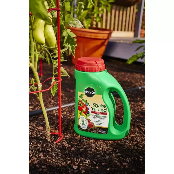 Miracle-Gro Shake 'N Feed Tomato, Fruit &amp; Vegetable Plant Food, Plant Fertilizer, 4.5 lbs. 