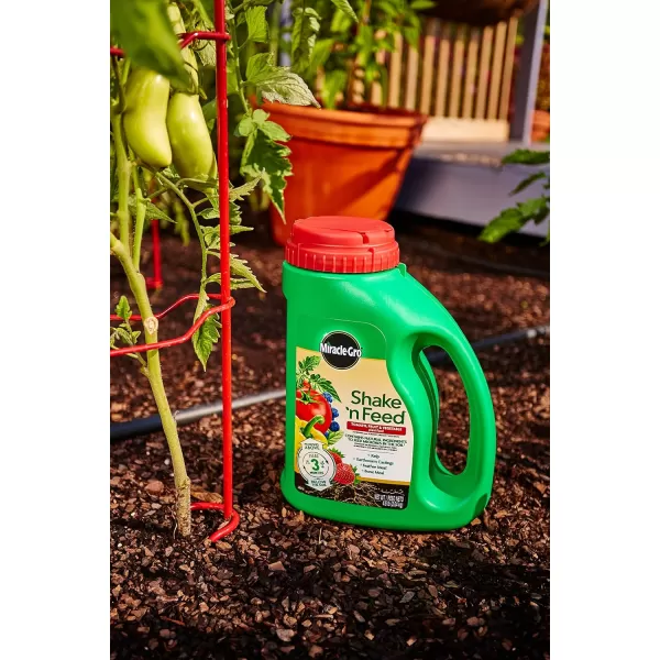 Miracle-Gro Shake 'N Feed Tomato, Fruit &amp; Vegetable Plant Food, Plant Fertilizer, 4.5 lbs. 