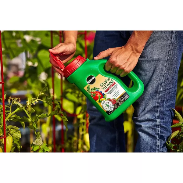 Miracle-Gro Shake 'N Feed Tomato, Fruit &amp; Vegetable Plant Food, Plant Fertilizer, 4.5 lbs. 