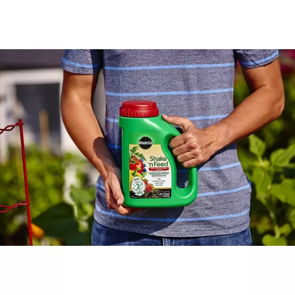Miracle-Gro Shake 'N Feed Tomato, Fruit &amp; Vegetable Plant Food, Plant Fertilizer, 4.5 lbs. 