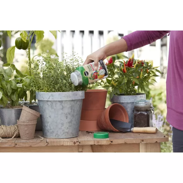 Miracle-Gro Shake 'N Feed Tomato, Fruit &amp; Vegetable Plant Food, Plant Fertilizer, 4.5 lbs. 