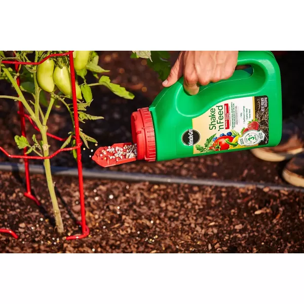 Miracle-Gro Shake 'N Feed Tomato, Fruit &amp; Vegetable Plant Food, Plant Fertilizer, 4.5 lbs. 
