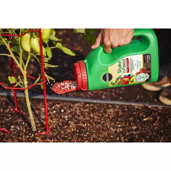 Miracle-Gro Shake 'N Feed Tomato, Fruit &amp; Vegetable Plant Food, Plant Fertilizer, 4.5 lbs. 