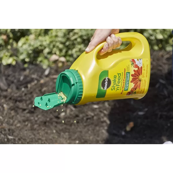 Miracle-Gro Shake 'n Feed Extended Boost, Fertilizer for Plants, Feeds Up to 6 Months, 3 lbs.