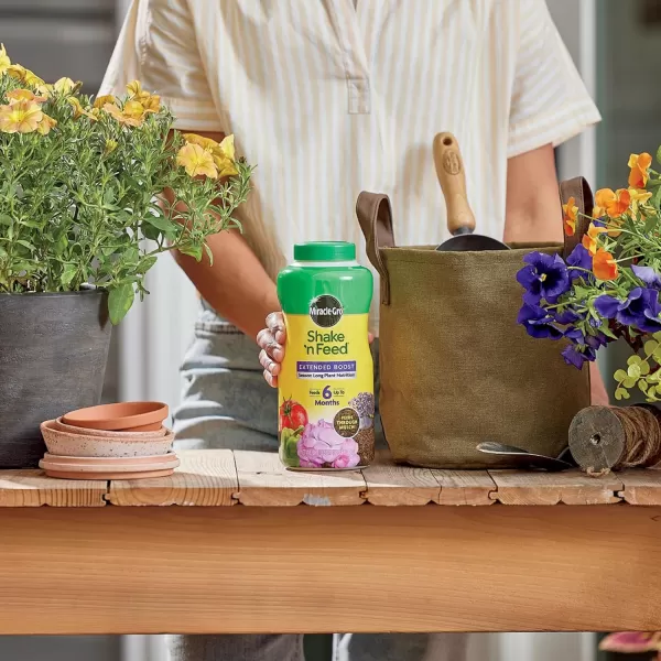 Miracle-Gro Shake 'n Feed Extended Boost, Fertilizer for Plants, Feeds Up to 6 Months, 3 lbs.