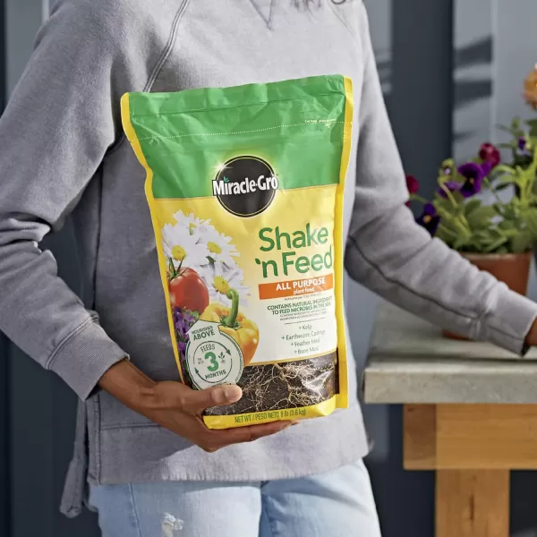 Miracle-Gro Shake 'n Feed Extended Boost, Fertilizer for Plants, Feeds Up to 6 Months, 3 lbs.