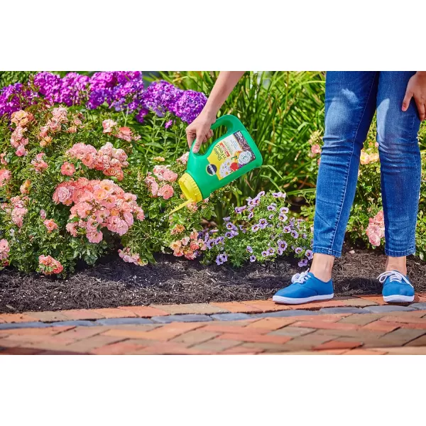 Miracle-Gro Shake 'n Feed Extended Boost, Fertilizer for Plants, Feeds Up to 6 Months, 3 lbs.
