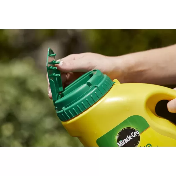 Miracle-Gro Shake 'n Feed Extended Boost, Fertilizer for Plants, Feeds Up to 6 Months, 3 lbs.