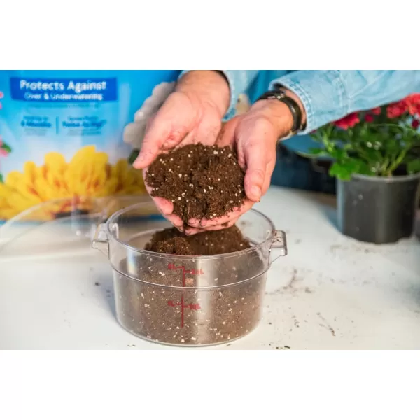 Miracle-Gro VB300519 Potting Mix, 8 qt. )