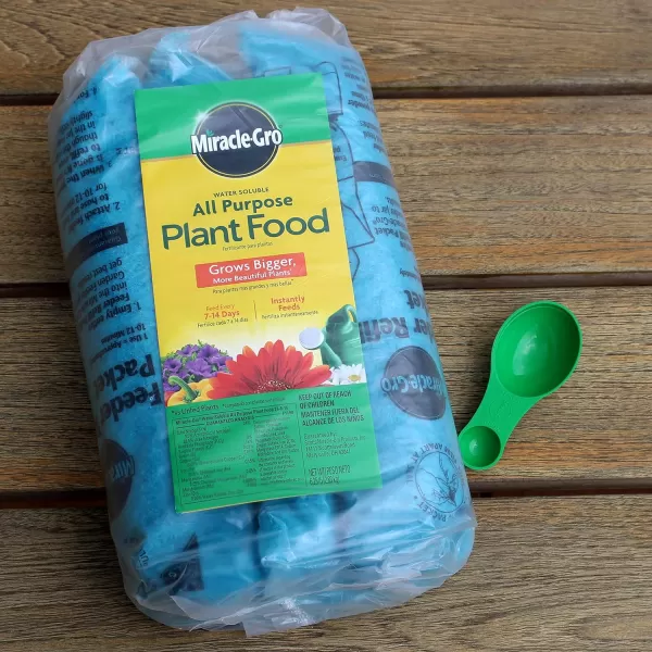 Miracle-Gro Water Soluble All Purpose Plant Food, Fertilizer for Indoor or Outdoor Flowers, Vegetables or Trees, 10 lbs.