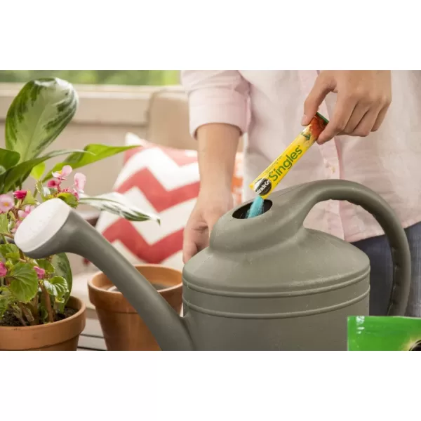Miracle-Gro Watering Can Singles All Purpose Water Soluble Plant Food, Includes 24 Pre-Measured Packets